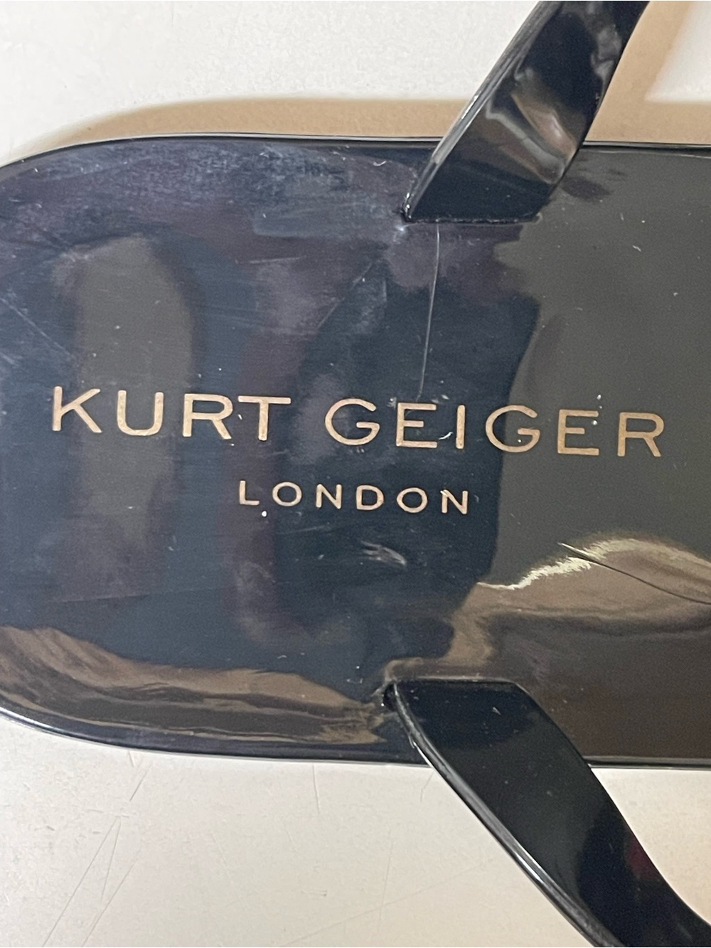 Kurt Geiger Black Patent Jelly Thong Sandals with Gold Lock Accent size 10 - Picture 3 of 6